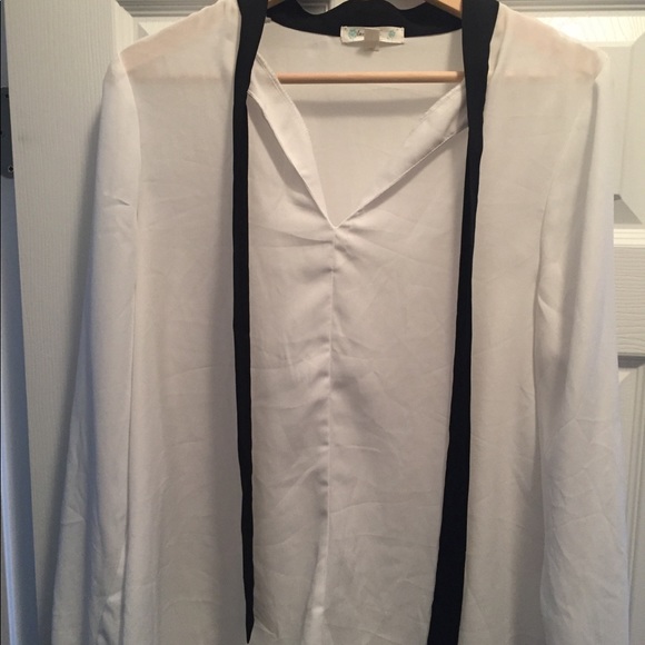 White Top with Black Tie - Picture 1 of 2